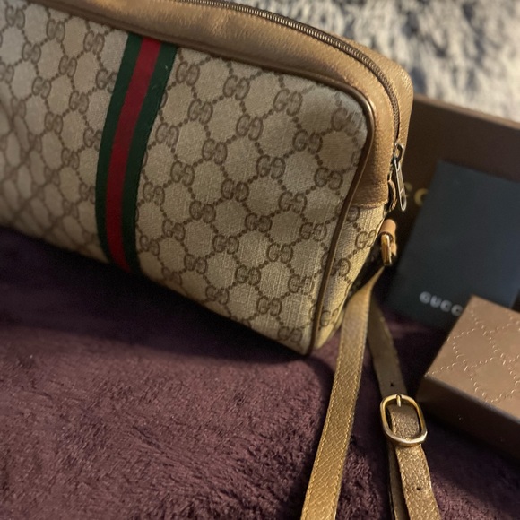 Authentic Vintage Gucci Cross Body”Beautiful preloved please look at all photos. - Picture 12 of 12